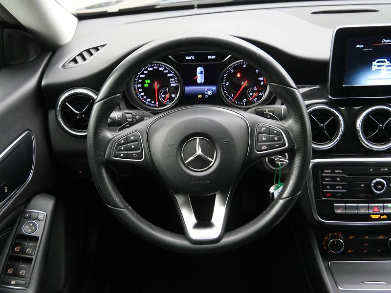 Mercedes-Benz CLA - fotka 13 z 23