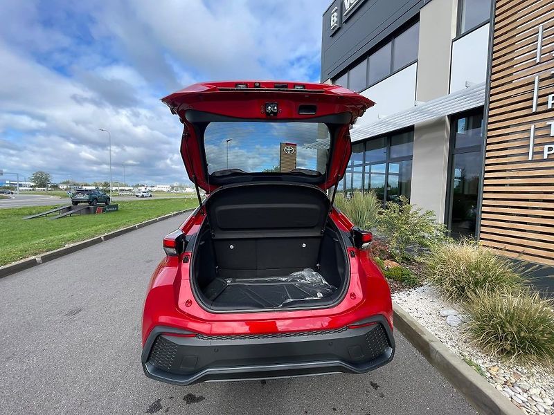 Toyota C-HR 1.8 Hybrid FWD Style - fotka 9 z 28