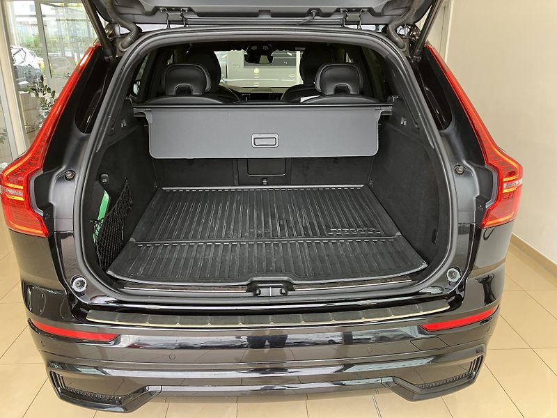 Volvo XC60 B4 FWD Ultimate Dark AT8 - fotka 9 z 44