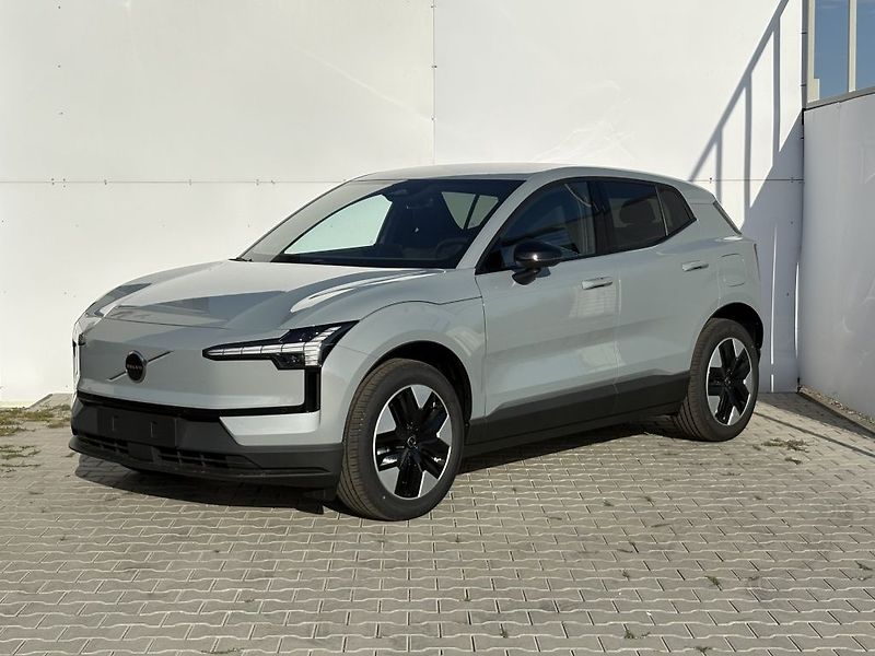 Volvo EX30 PLUS P5 Long Range Electric 20 - fotka 11 z 25