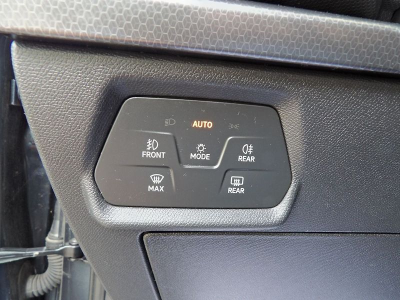 Seat Leon 2.0TDI 110kW DSG Rezervováno - fotka 21 z 34