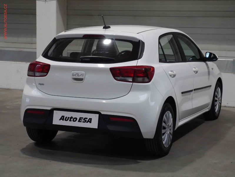 Kia Rio (2022) 1.2 i, 1.maj,ČR, AC, park - fotka 6 z 18