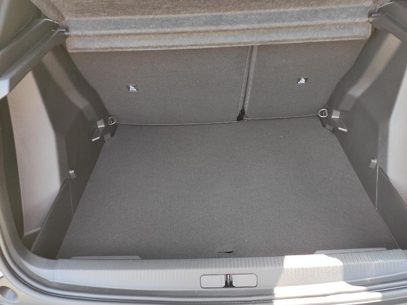 Peugeot 2008 (2026) ALLURE 1.2 TURBO 100k 2xkamera - fotka 6 z 29