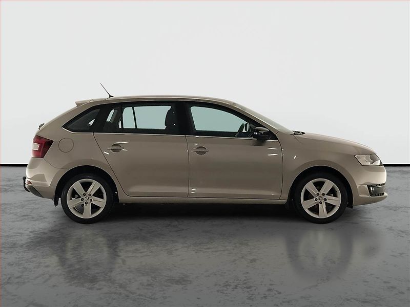Škoda Rapid (2016) Spaceback 1.2 TSI, ČR,1.maj - fotka 6 z 19