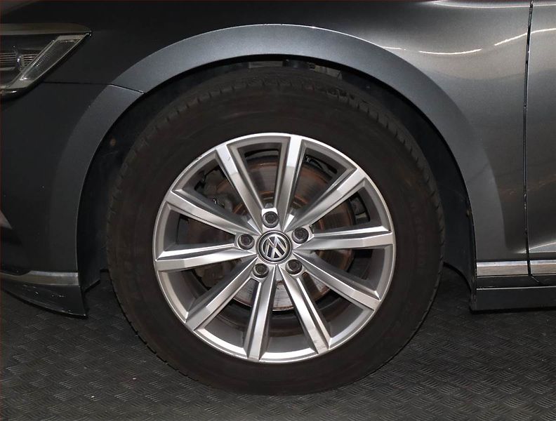 Volkswagen Passat (2016) 2.0 TDI, Automat, Navi - fotka 15 z 19