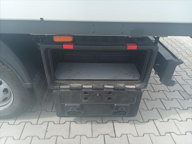 Iveco Daily 2,3   35S16A8D 7 míst - fotka 6 z 22