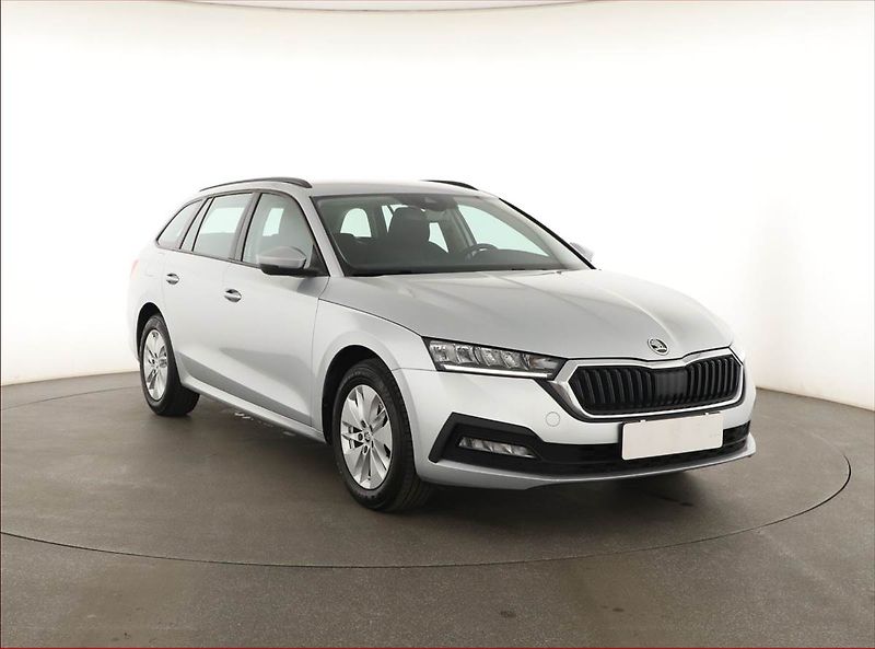 Škoda Octavia (2023) Ambition 2.0 TDI, ČR,1.maj - fotografie inzerátu