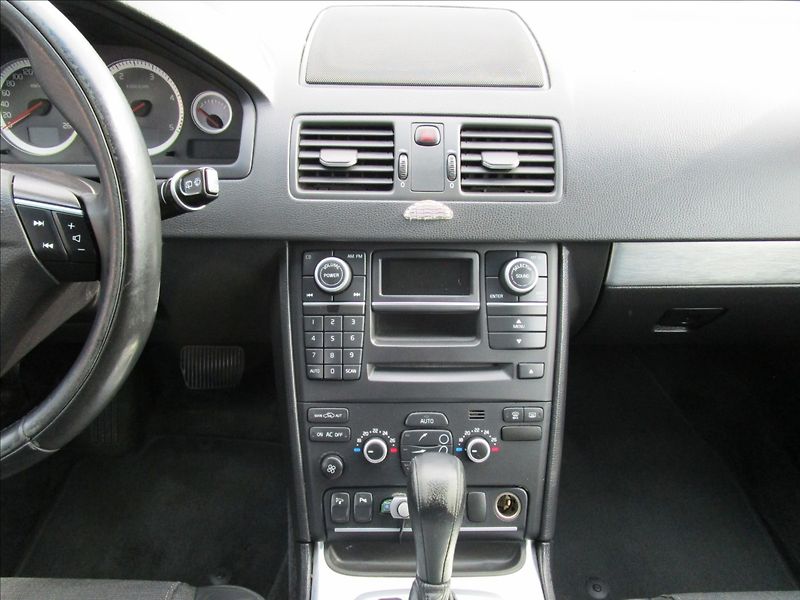 Volvo XC90 2.4 D5, AWD, automat, 7 míst - fotka 9 z 47