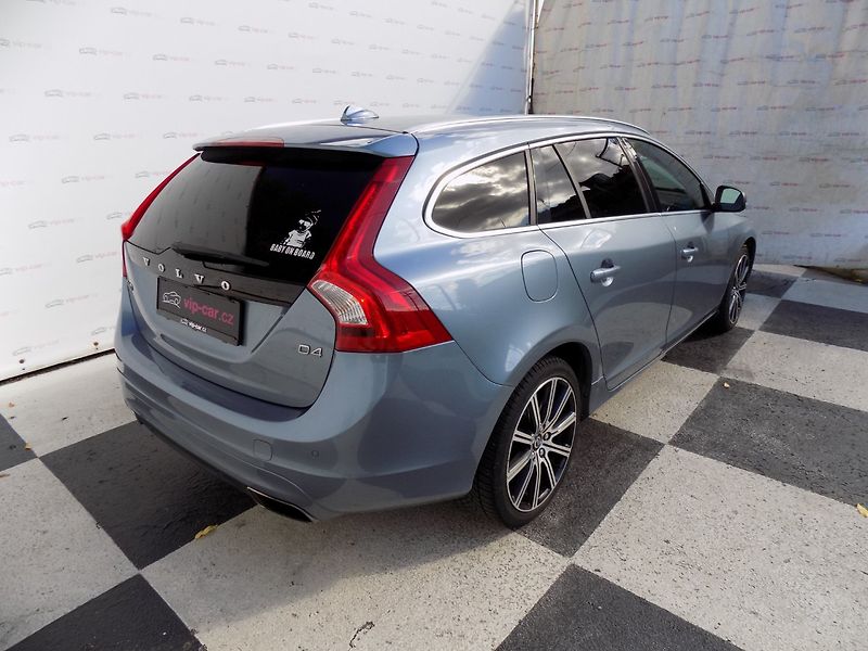 Volvo V60 (2016) 2.0-D4/Inscription/LED/DPH/ - fotka 7 z 44