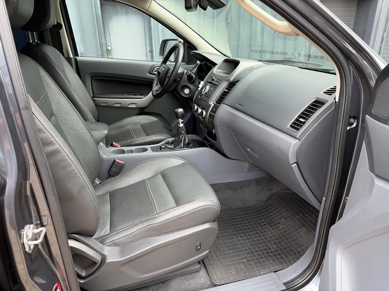Ford Ranger 3,2 TDCI 4x4 / manuál /  - fotka 19 z 25