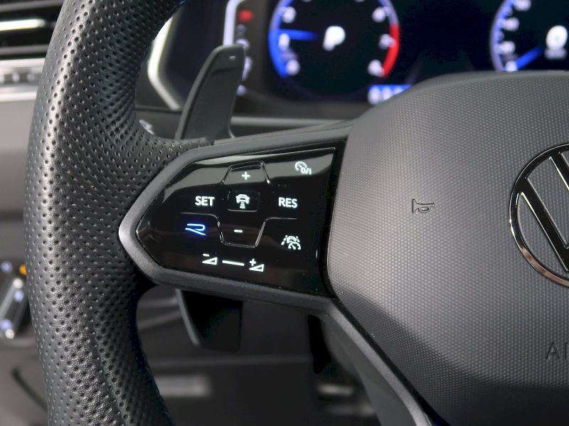 Volkswagen Tiguan (2023) R 2.0TSI 235kW DSG 4x4 - fotka 18 z 38
