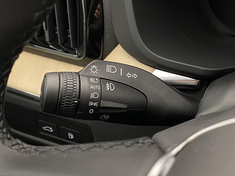 Volvo XC60 T6 AWD RECHARGE REZERVACE - fotka 21 z 60