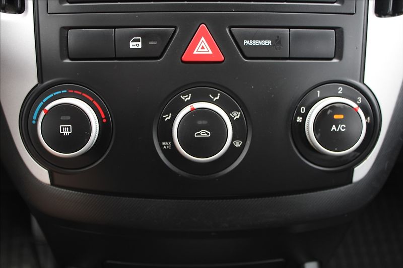 Kia Ceed 1,4 i  ČR,1.MAJITEL,SERVIS - fotka 12 z 28