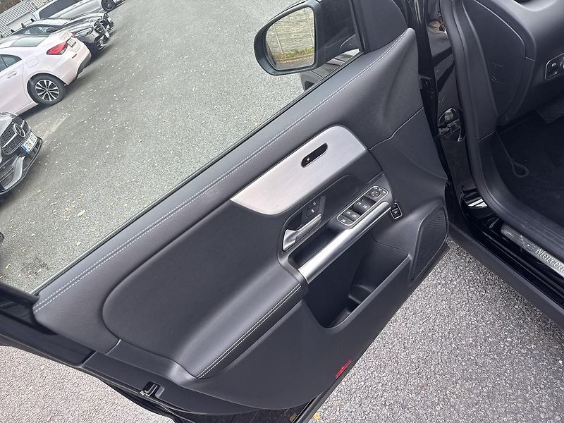 Mercedes-Benz GLA 200d 4MATIC - fotka 15 z 16