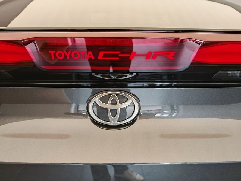 Toyota C-HR 2.0 Hybrid 4x2 Executive - fotka 9 z 48