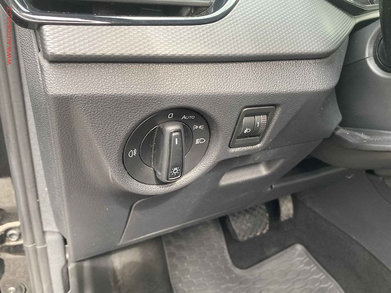 Škoda Kamiq (2022) 1.0 TSi, Ambition, DSG, LED - fotka 16 z 18
