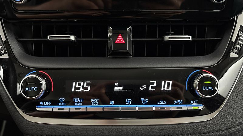 Toyota Corolla 1.8 Hybrid AUT Active Sedan - fotka 13 z 25