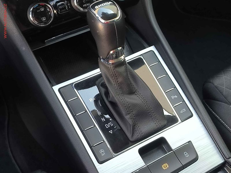 Škoda Superb (2022) 2.0 TDi, Style, DSG, LED - fotka 18 z 27