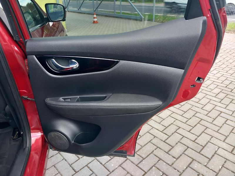 Nissan Qashqai (2014) MAX.VÝBAVA ! PO VELKÉM SERVISE - fotka 20 z 37