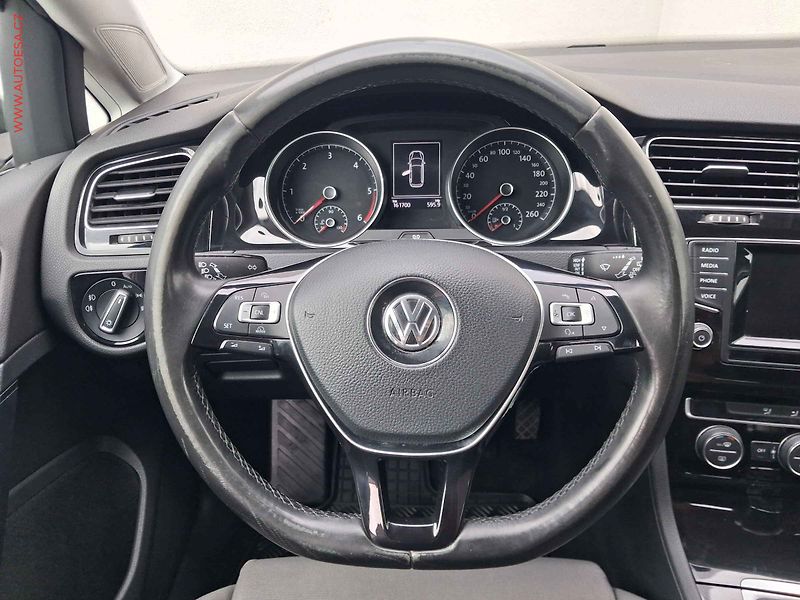 Volkswagen Golf (2014) 2.0TDi, Highline, navi - fotka 11 z 18
