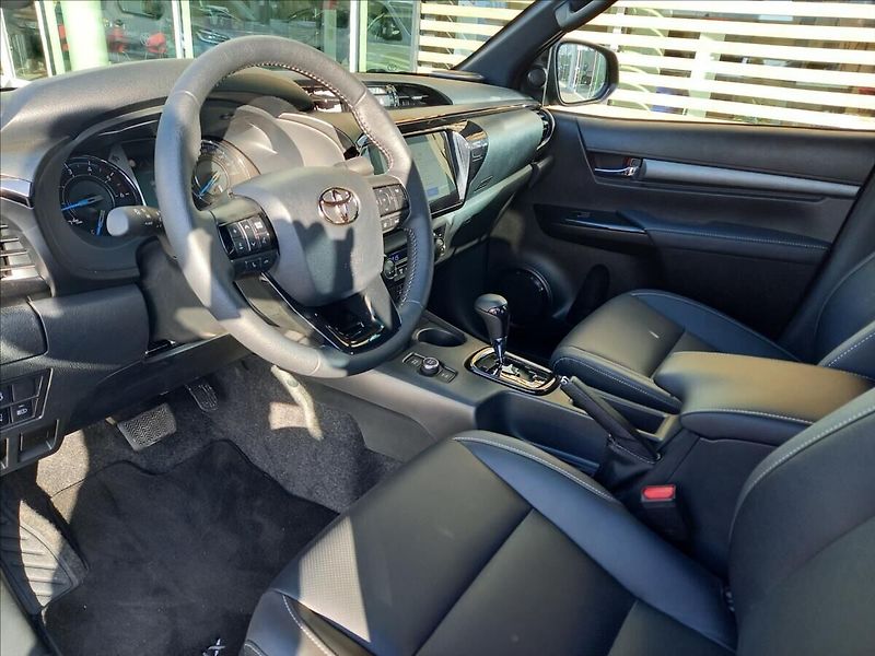 Toyota Hilux 2,8 Invincible  Double Cab - fotka 7 z 13