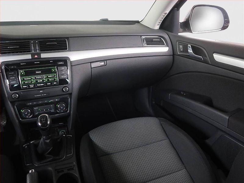 Škoda Superb (2012) 1.6 TDI, Xenony, Tempomat - fotka 8 z 15