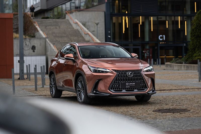 Lexus NX 450h plus 450H 2.5 PHEV LUXURY - fotka 2 z 29