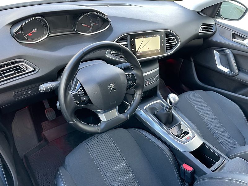 Peugeot 308 (2019) SW 1.5HDi 96kW Allure! - fotka 13 z 34