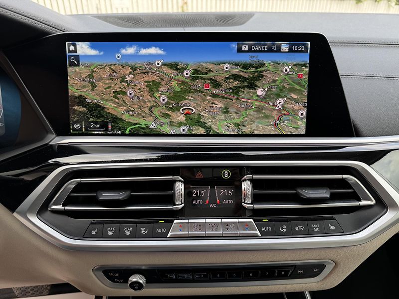 BMW X7 40xD-R22-SKY-LCD-NOČNÍ V-ČR - fotka 21 z 44