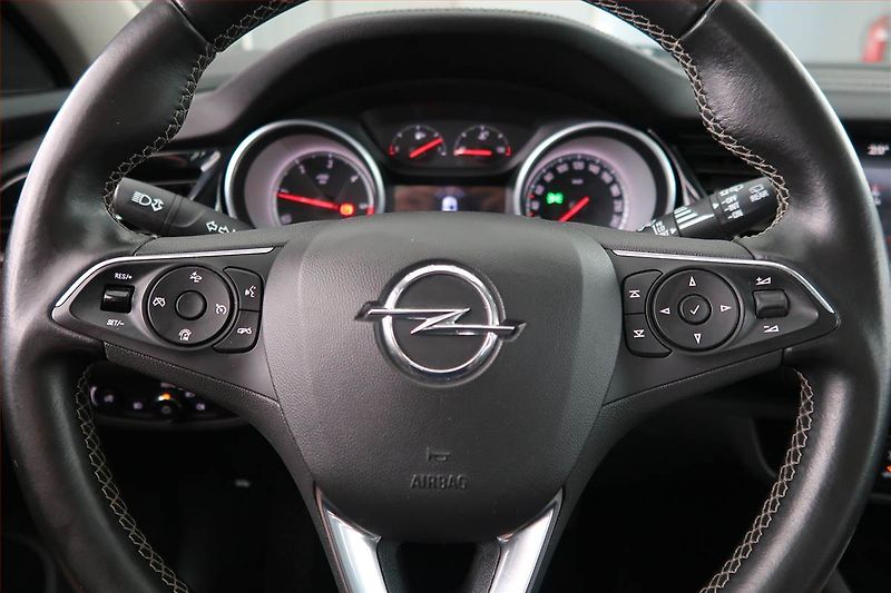 Opel Insignia (2017) 2.0 CDTI, Tempomat - fotka 15 z 21
