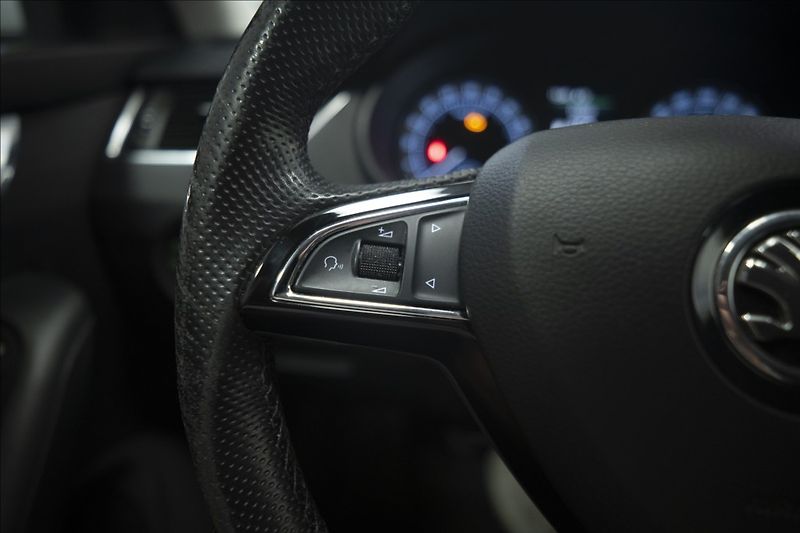 Škoda Octavia 2,0 TDI NAVI KEYLESS VÝHŘEV ČR - fotka 20 z 41