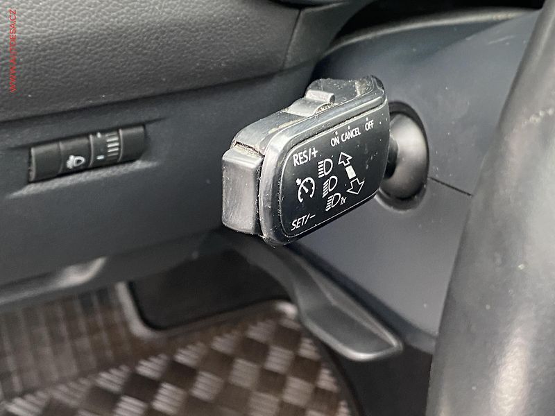 Škoda Octavia (2013) 1.6 TDi, 2.maj, AC, tempo - fotka 13 z 17
