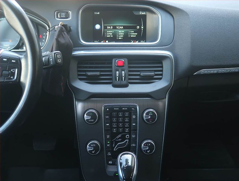 Volvo V40 (2015) 2.0 T5, 4X4, Automat - fotka 12 z 19