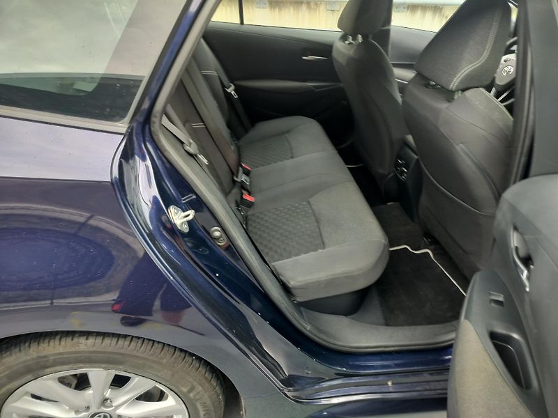 Toyota Corolla 1.8 hybrid Business Edition - fotka 22 z 29
