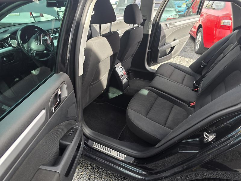 Škoda Superb 2.0 TDI DSG TZ Led - fotka 10 z 14