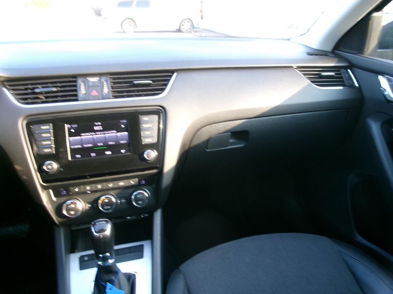 Škoda Octavia (2014) 1,2TSI NAVI DSG AC BT VÝHŘEV - fotka 22 z 34