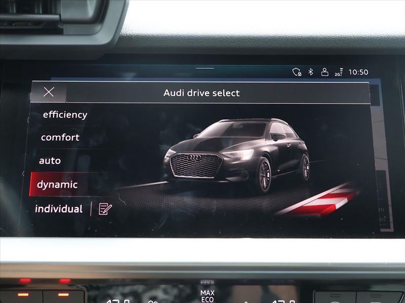 Audi S3 2,0 TSI 228 kW quattro Automat - fotka 26 z 38