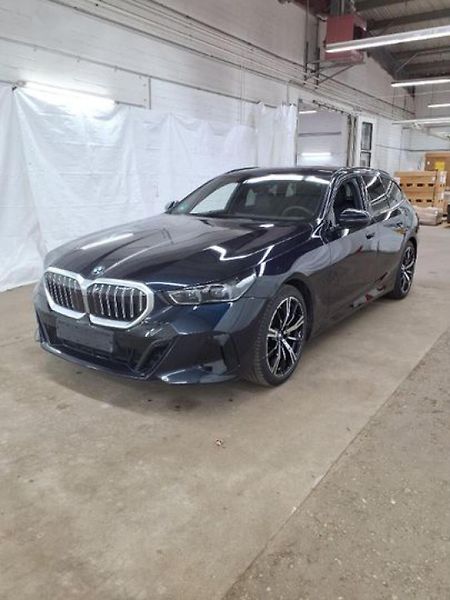 BMW Řada 5 540d xDrive Touring - fotka 2 z 5