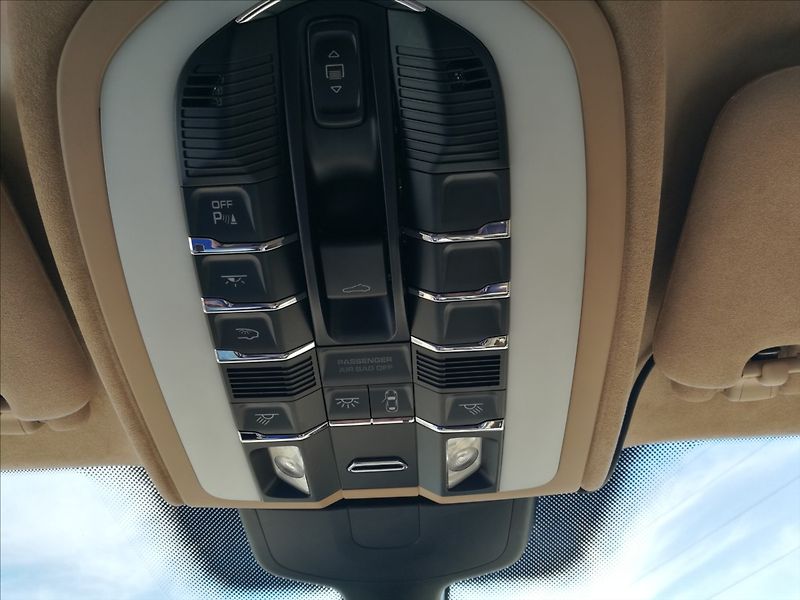 Porsche Cayenne 4,8 i V8 Turbo - fotka 18 z 32