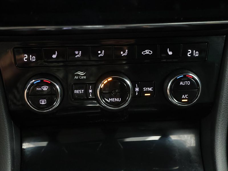 Škoda Superb 2,0 TDI 140kW 4x4 DSG L&K DPH - fotka 27 z 37
