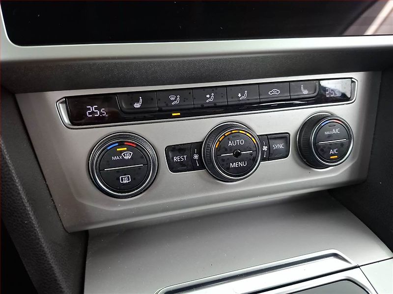Volkswagen Passat (2018) 2.0 TDI, Automat, Navi - fotka 16 z 21