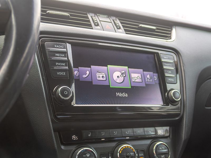 Škoda Octavia (2012) ČR 1.2TSI – NAVIGACE - fotka 20 z 44