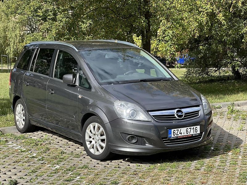 Opel Zafira (2012) - fotka 1 z 21