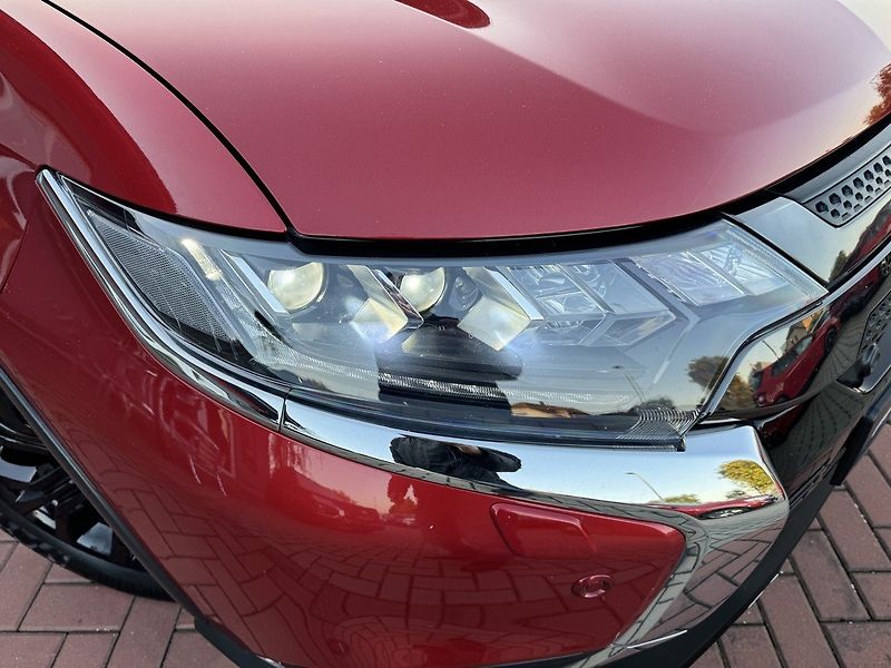Mitsubishi Outlander (2019) 2.0i Mivec AWD Automat LED - fotka 36 z 48
