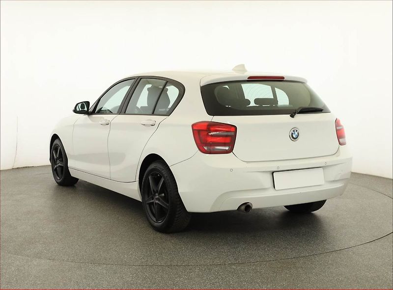 BMW Řada 1 (2014) 116d, Navi, Tempomat - fotka 4 z 21