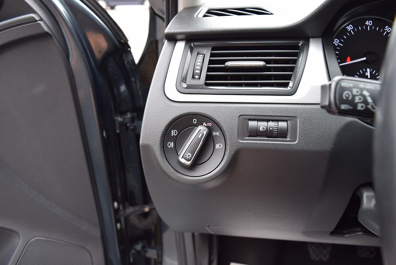 Škoda Rapid (2017) 1.2TSI 81kw ED. DRIVE XEN TAŽ  - fotka 32 z 44
