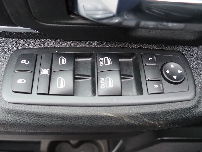 Dodge RAM 1500 (2021) Warlock 4x4 LPG - fotka 21 z 35