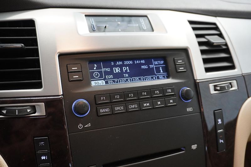 Cadillac Escalade 6,2I V8 4WD AUT. - fotka 17 z 32