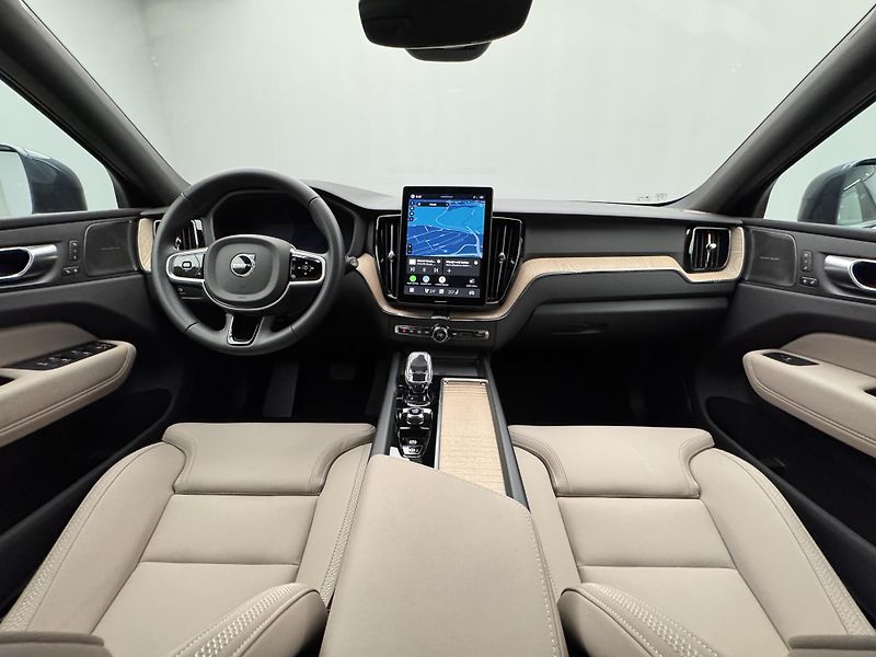 Volvo XC60 B5 AWD BRIGHT PLUS REZERVACE - fotka 2 z 49