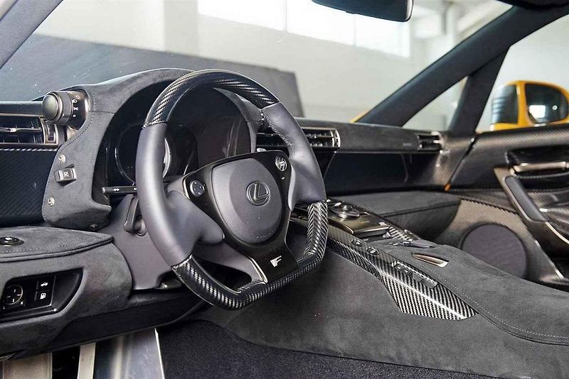 Jeden z 50 vyrobených kusů Lexusu LFA Nürburgring Edition je na prodej